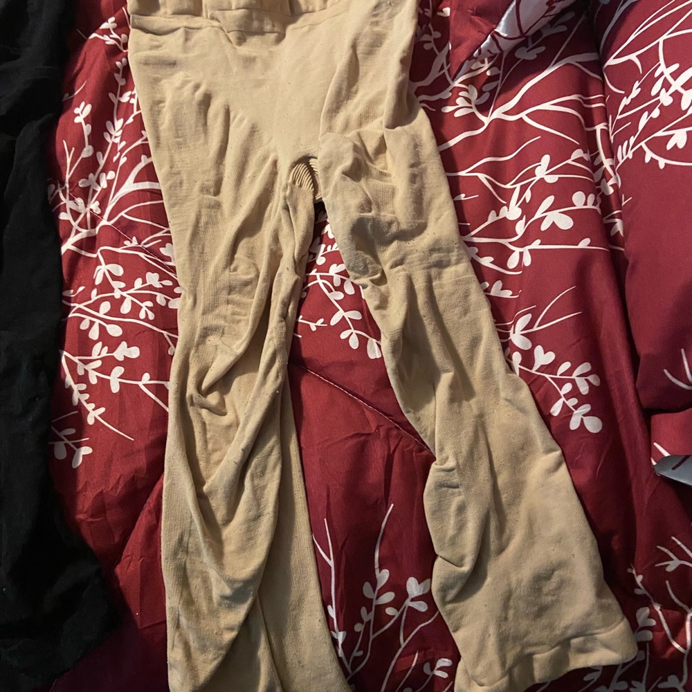 Comfortable ,has slit in croch  for easy use  of bladder .Long leg body wrap
